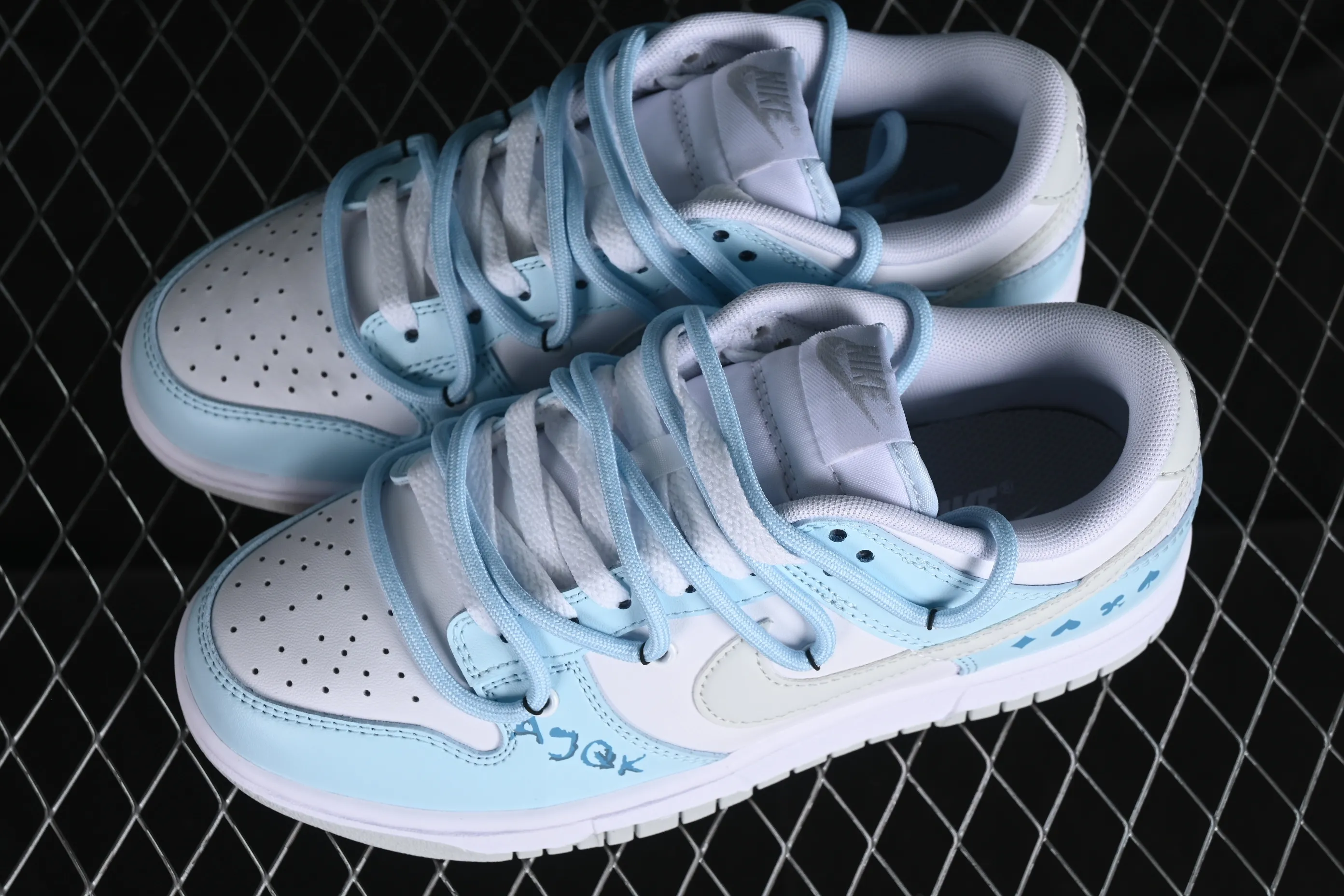 All categories Nk SB Dunk series Nk SB Dunk Low low-top sneakers Nk Dunk Low heart playing card graffiti American North Carolina blue SB strap low-top casual sneakers DV0831-101